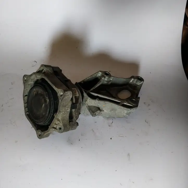 BMW 3 F30 F35 F31 (2012 - 2018) 685941101 Кронштейн двигателя — фото 2