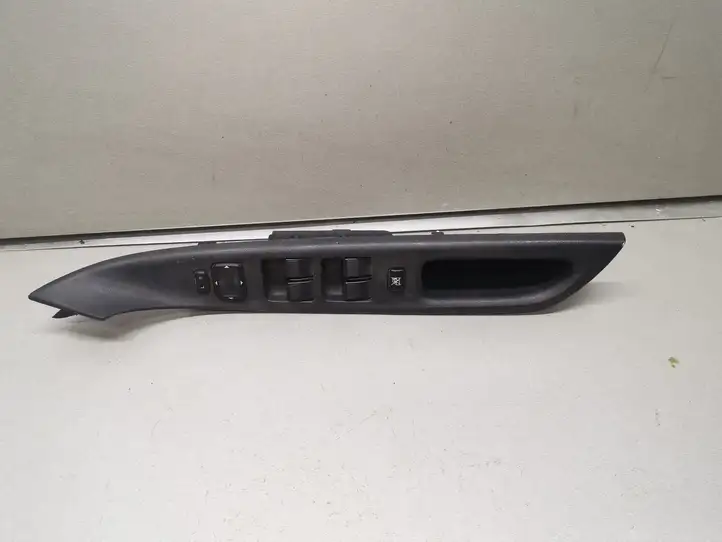 Mazda 6 (2002 - 2005) GK2E684 Кнопка стеклоподъемников — фото 1