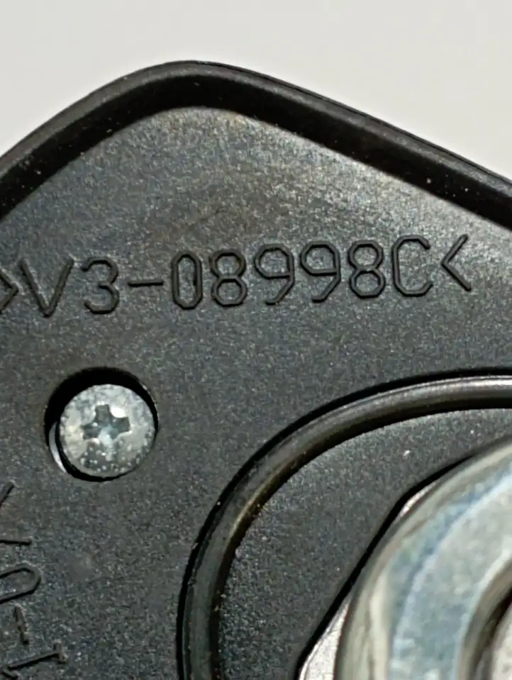 Toyota Yaris (2014 - 2019) V308998C GPS антенна — фото 3