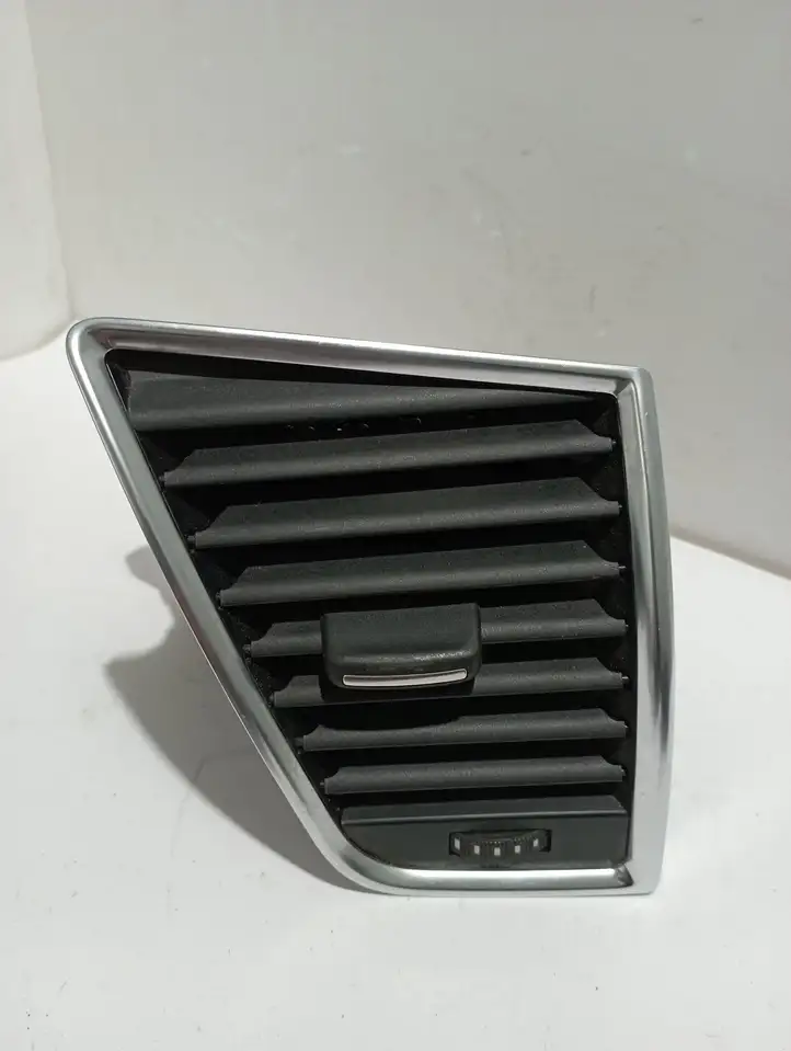 Audi Q5 SQ5 (2008 - 2012) 8R2820902B Боковой воздушный дефлектор — фото 1