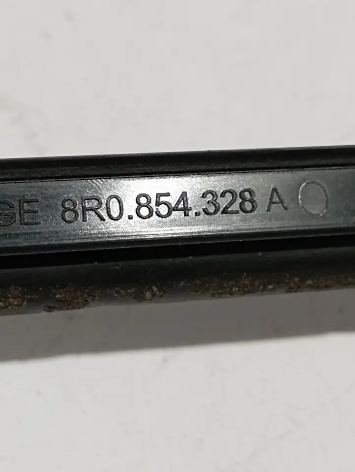 Audi Q5 SQ5 (2008 - 2012) 8R0854328A Накладка стоек лобового стекла — фото 2