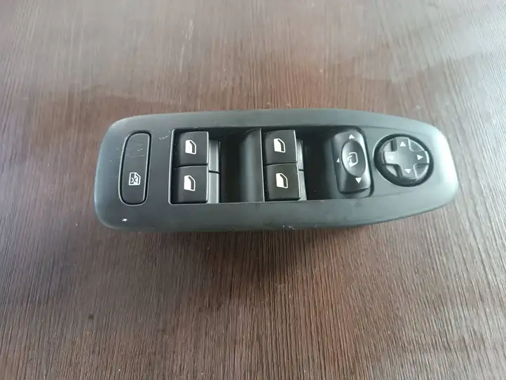 Peugeot 2008 I (2013 - 2019) 96749624ZD Блок кнопок стеклоподъемников — фото 1