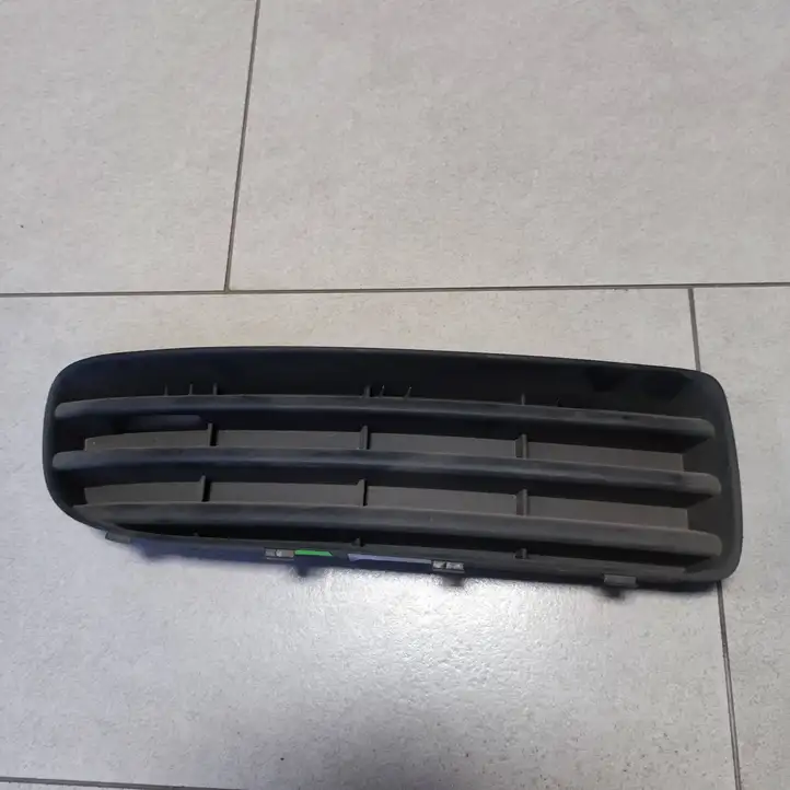 Skoda Octavia Mk2 (1Z) (2004 - 2013) 1U0807368B Нижняя решетка переднего бампера — фото 1