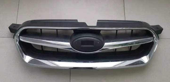 Subaru Legacy (2003 - 2009) 91121AG150 Передняя решетка — фото 1