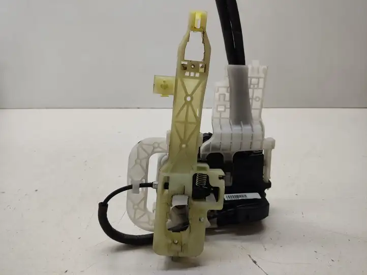 Hyundai ix35 (2009 - 2013) 813202Y020 Замок передней двери — фото 3
