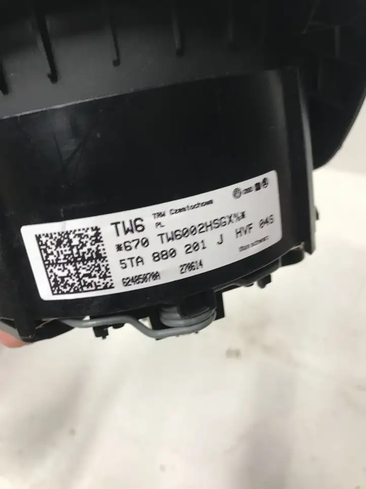 Volkswagen Polo VI (2015 - 2019) 5TA880201J Подушка безопасности руля — фото 5