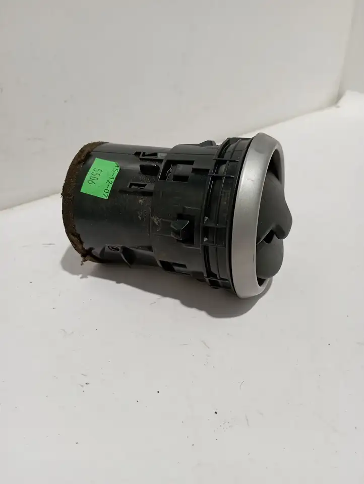 Nissan Qashqai (2006 - 2010) 68760JD10A Боковой воздушный дефлектор — фото 2