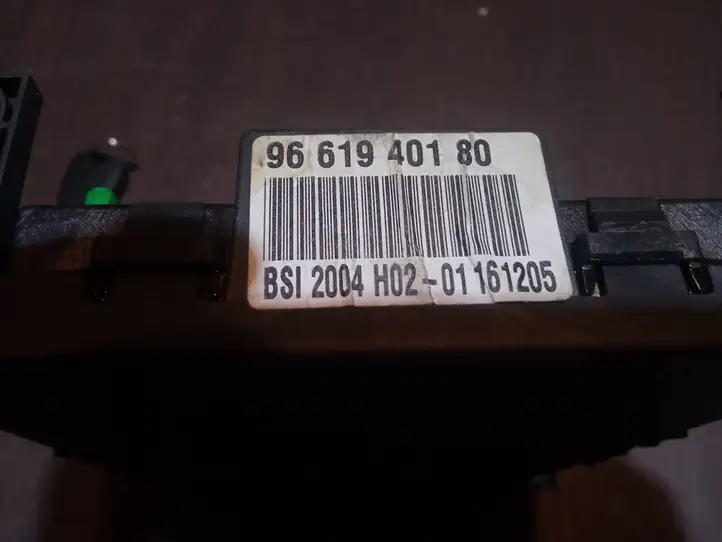 Citroen C4 (2004 - 2008) 9661940180 Модуль комфорта — фото 2