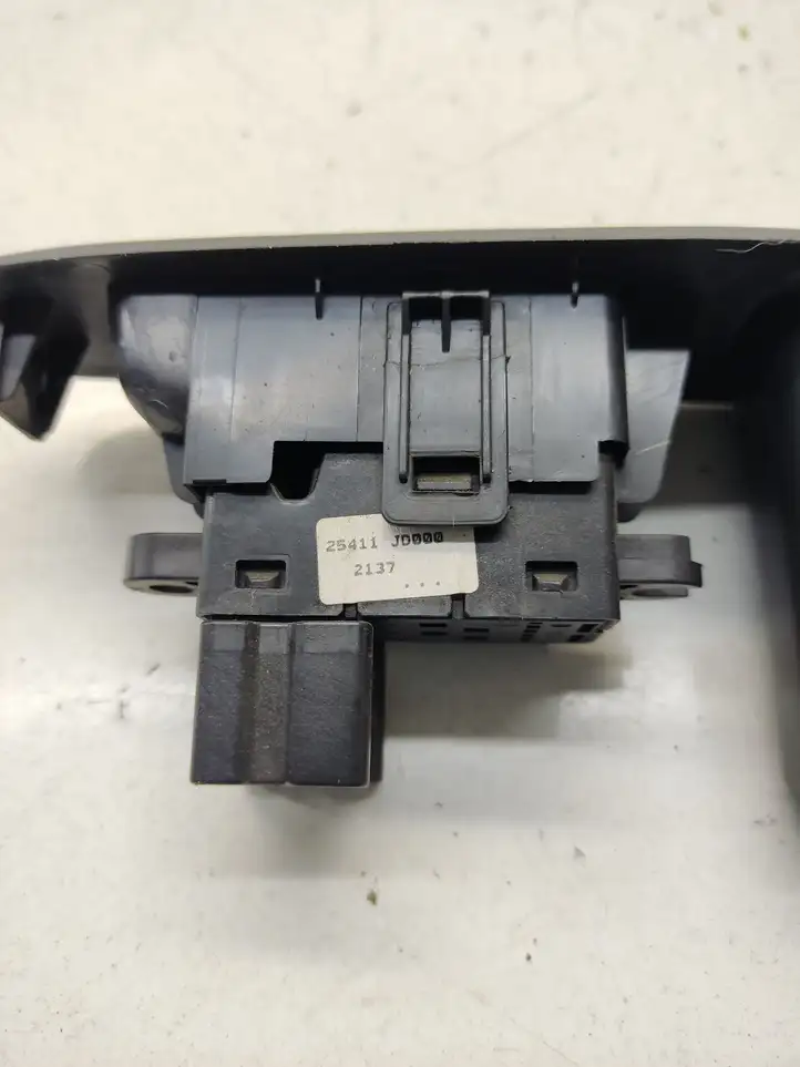 Nissan Qashqai (2006 - 2010) 25411JD000 Блок кнопок стеклоподъемников — фото 7