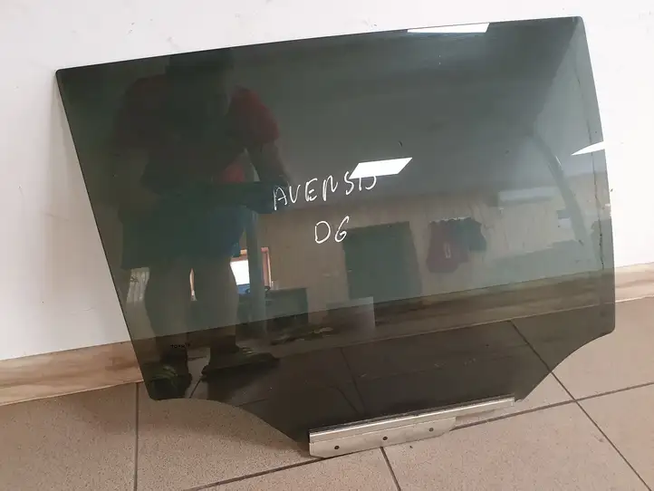 Toyota Avensis T270 (2009 - 2012) Стекло задней двери — фото 1