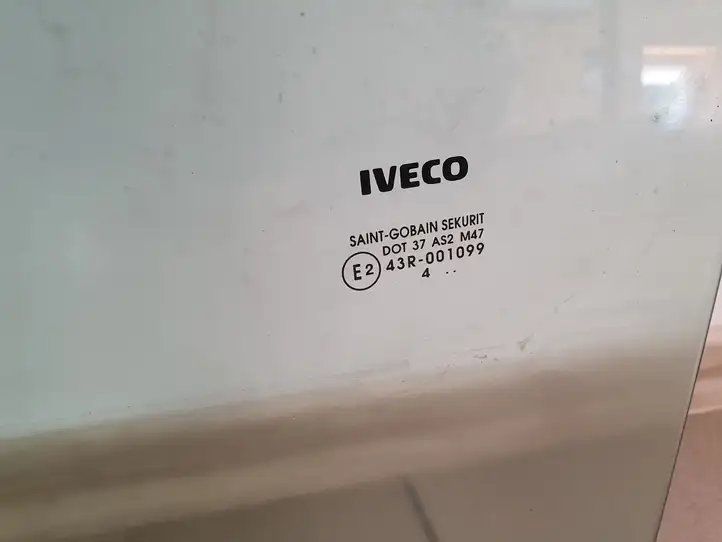 Iveco Daily Daily 3rd gen (2004 - 2010) Стекло передней двери — фото 2