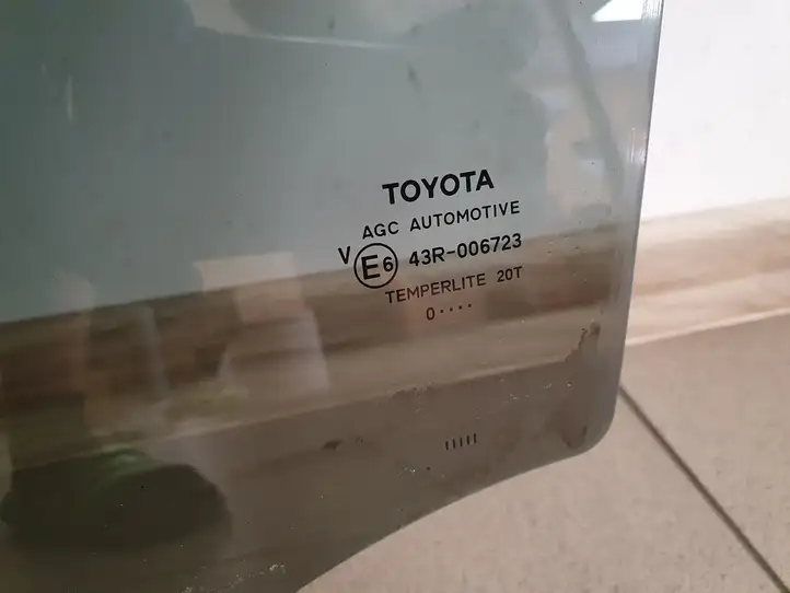 Toyota Avensis T270 (2009 - 2012) Стекло задней двери — фото 2