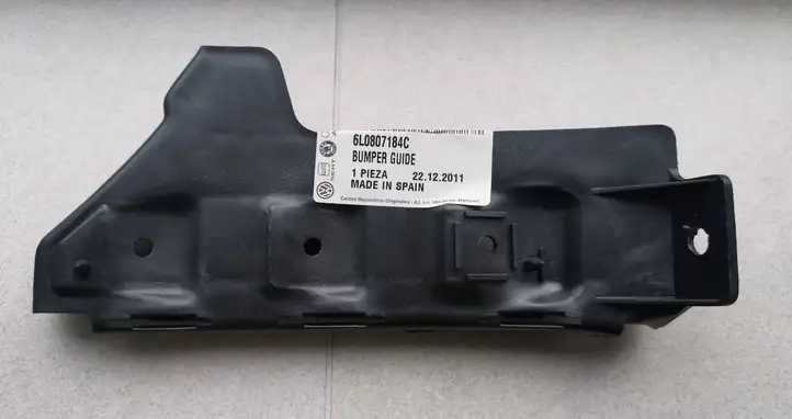 Seat Cordoba (6L) (2002 - 2009) 6L0807184C Кронштейн переднего бампера — фото 1