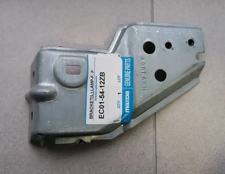 Mazda Tribute (2000 - 2004) EC015412ZB Кронштейн переднего бампера — фото 1