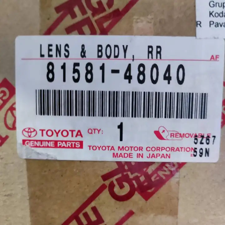 Lexus RX 300 (1997 - 2003) 8158148040 Задний фонарь в крышке багажника — фото 2