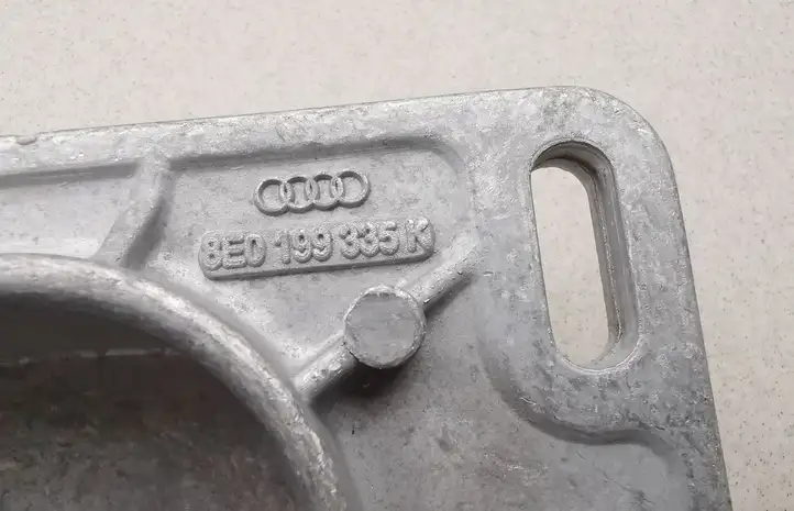 Audi A4 S4 B6 8E 8H (2000 - 2006) 8E0199335K Кронштейн двигателя — фото 2