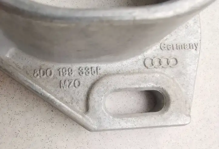 Audi A4 S4 B7 8E 8H (2004 - 2009) 8D0199335P Кронштейн двигателя — фото 5