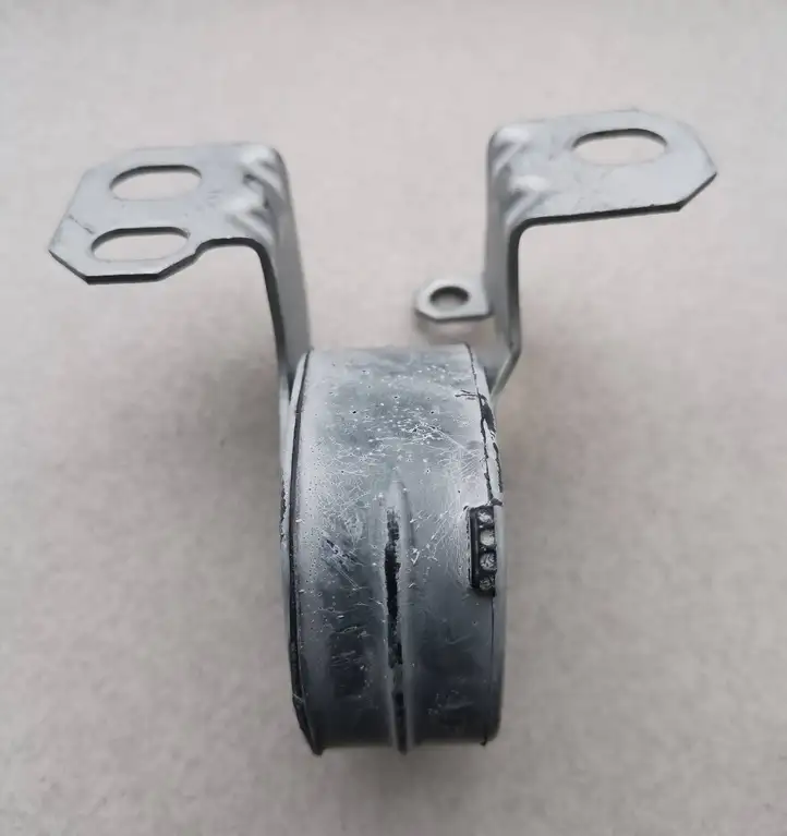 Audi A6 S6 C6 4F (2008 - 2011) 8K0253144F Кронштейн глушителя — фото 3