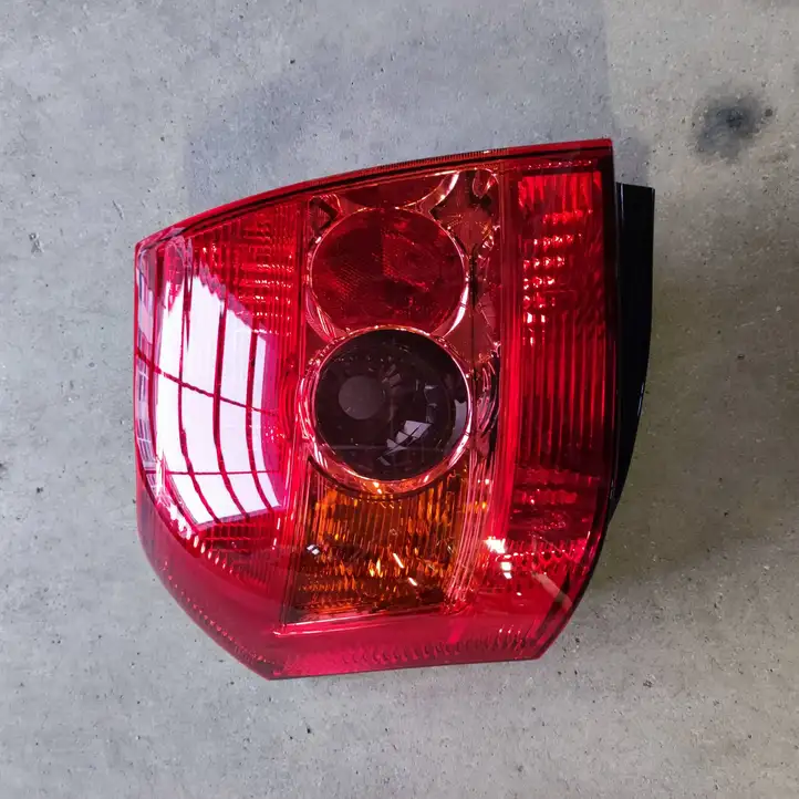 Toyota Corolla E120 E130 (2000 - 2004) 8155113650 Задний фонарь в кузове — фото 1