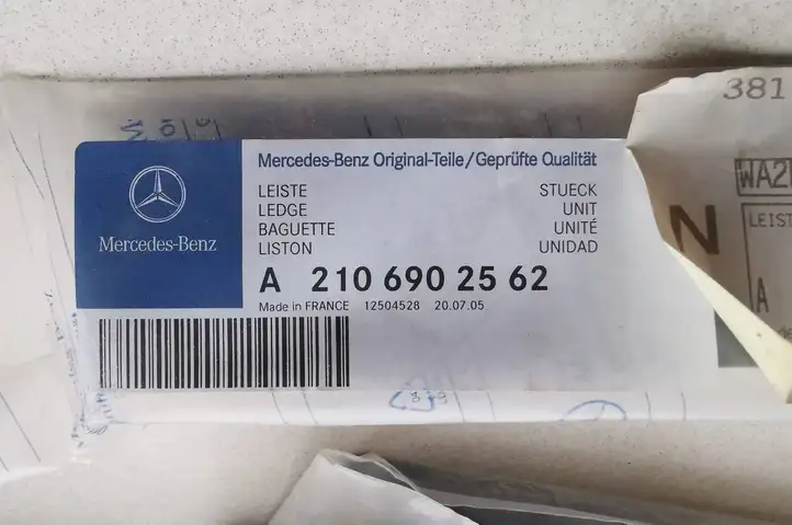 Mercedes-Benz E W210 (1995 - 2002) A2106902562 Молдинг крыла — фото 2