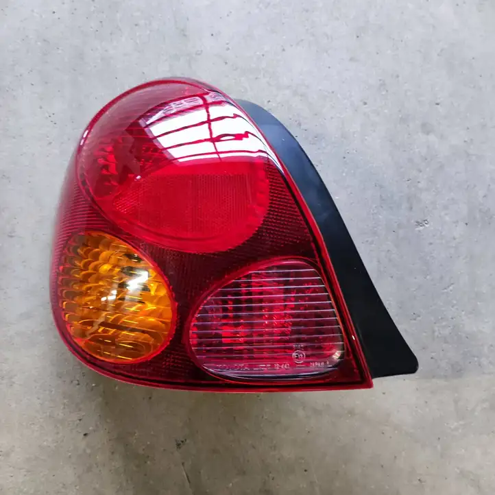 Toyota Corolla E110 (1995 - 2002) 815611E020 Задний фонарь в кузове — фото 1