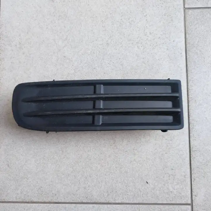 Toyota Avensis T220 (2000 - 2003) 5311205040 Нижняя решетка переднего бампера — фото 1