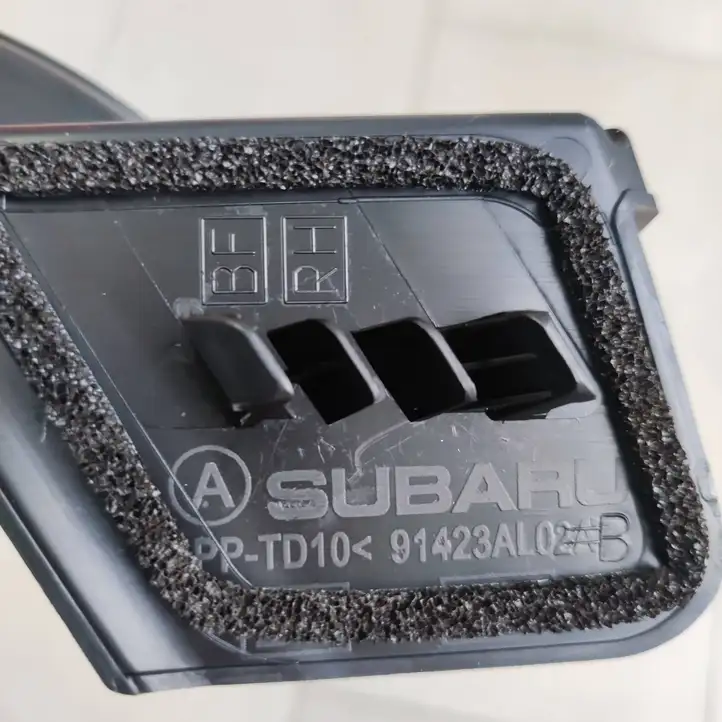Subaru Legacy (2015 - 2017) 91423AL02B Накладка стоек лобового стекла — фото 3