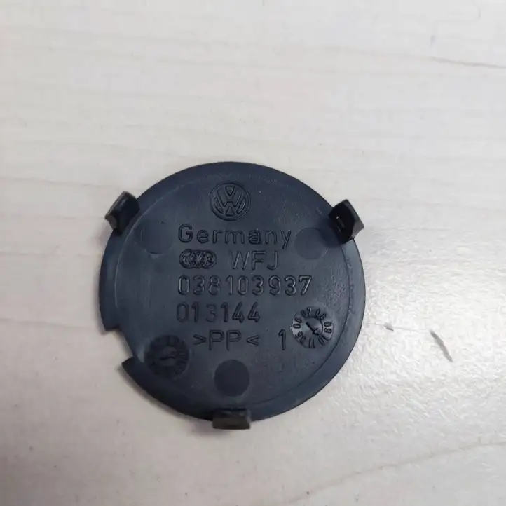Volkswagen PASSAT B5.5 (2001 - 2005) 038103937 Крышка двигателя декоративная — фото 2