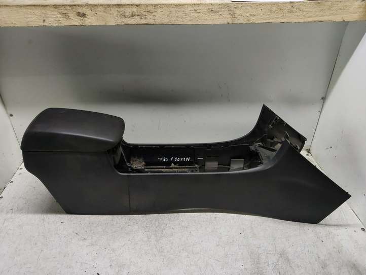 Mazda 3 (2003 - 2006)   Подлокотник