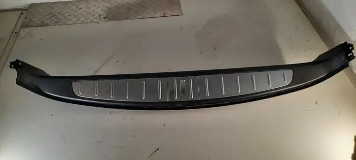 Tesla Model X (2015 - 2021) 103599300D Отделка порога багажника — фото 3