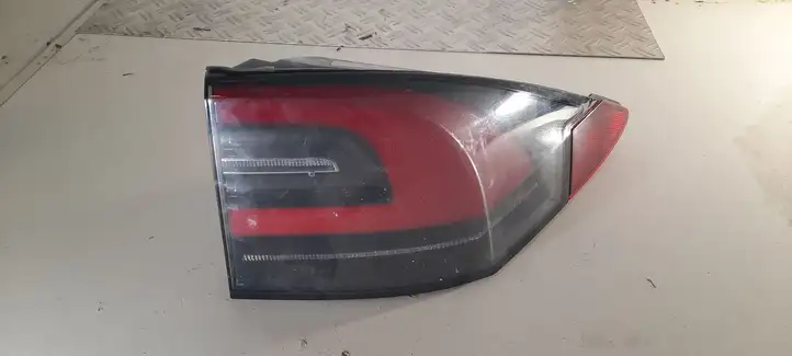Tesla Model X (2015 - 2021) T1810410008 Задний фонарь в кузове — фото 3