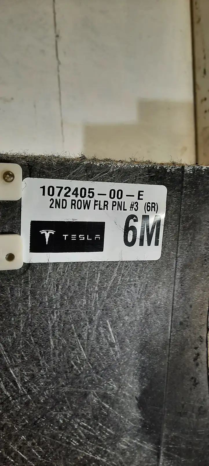 Tesla Model X (2015 - 2021) 107240500E Прочие детали салона — фото 3
