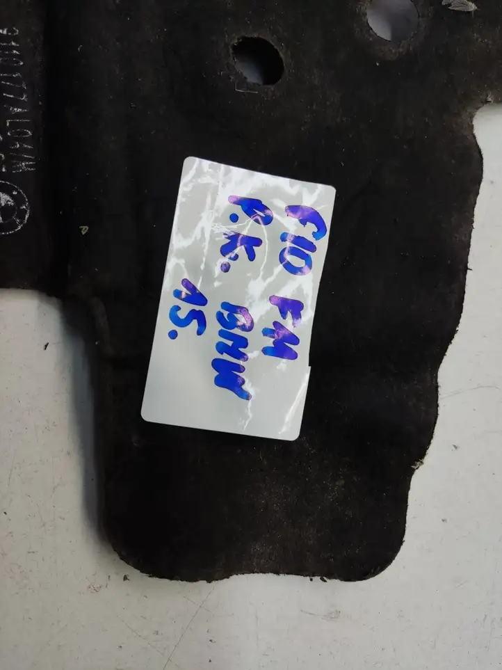 BMW 5 F10 F11 (2009 - 2016) 9110177 Прочие детали моторного отсека — фото 2