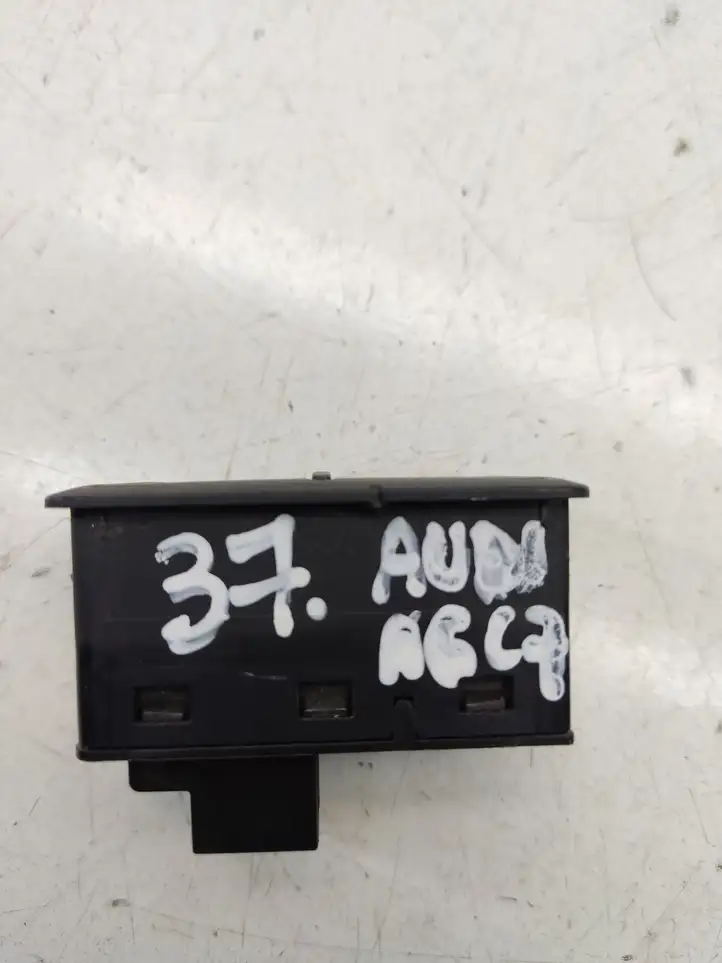 Audi A6 C7 (2011 - 2014) 4G0959831B Кнопка закрытия крышки багажника — фото 4