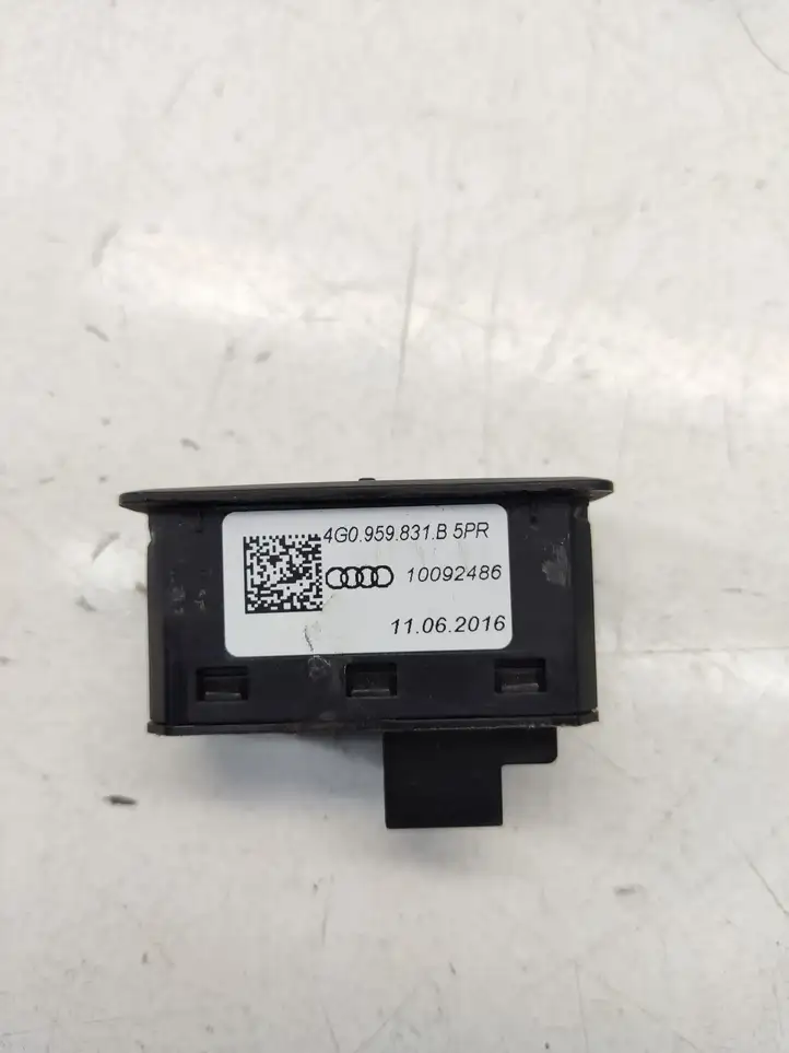 Audi A6 C7 (2011 - 2014) 4G0959831B Кнопка закрытия крышки багажника — фото 10