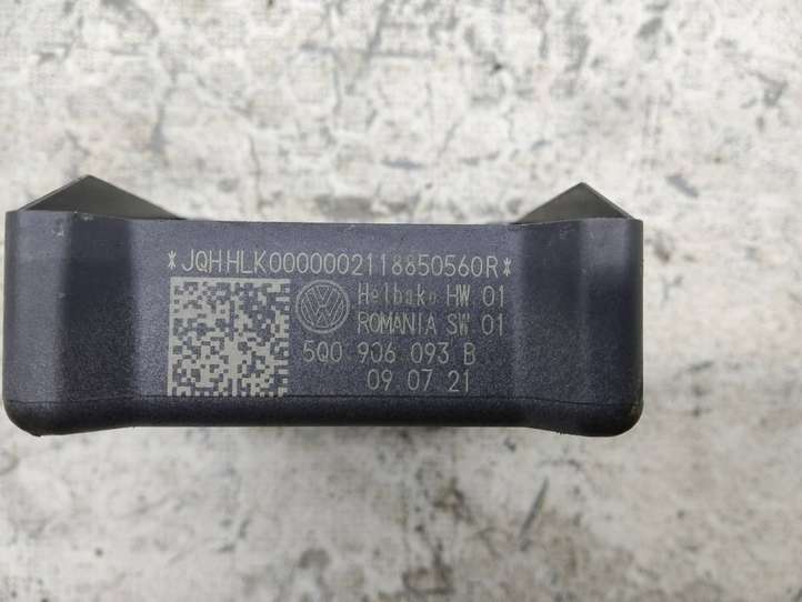 Skoda Kamiq (2019 - )  5Q0906093B Блок управления топливного насоса