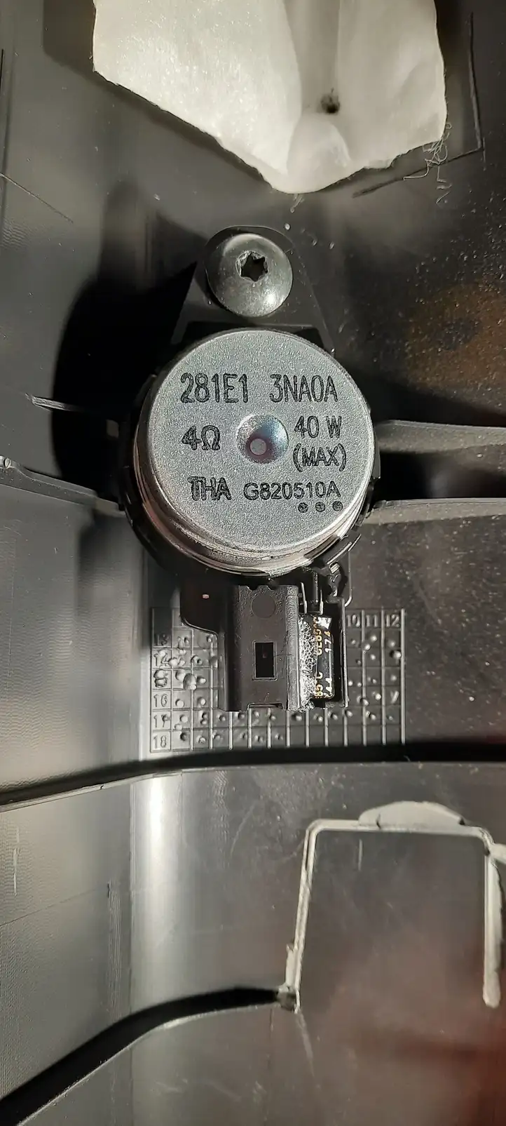 Nissan Leaf II (ZE1) (2017 - ) 769123NLOA Накладка бокового динамика — фото 2