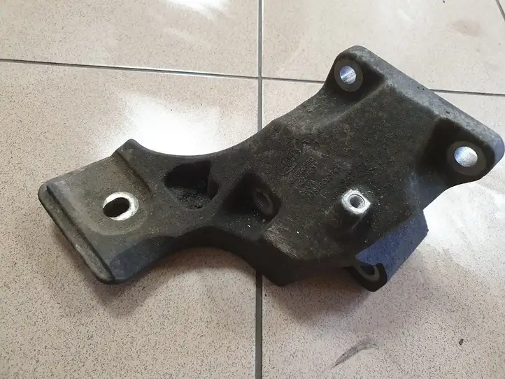 Land Rover Range Rover Sport L320 (2005 - 2009) 4H226037AA Кронштейн двигателя — фото 1