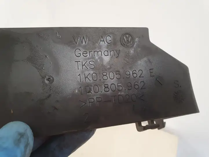 Volkswagen PASSAT B6 (2005 - 2010) 1K0805962E Детали воздухозаборника — фото 3