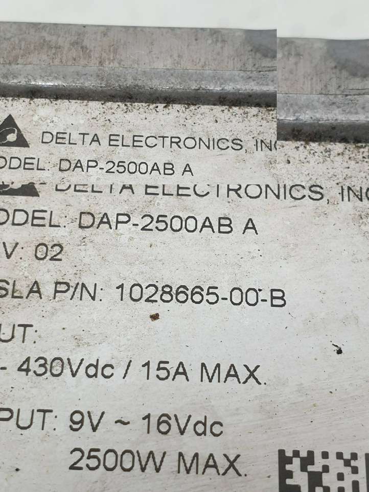 Tesla Model S (2012 - 2016)  102866500B Преобразователь напряжения / обменный модуль