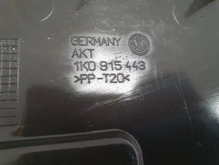 Volkswagen Touran I (2003 - 2010) 1K0915443 Крышка ящика аккумулятора — фото 3