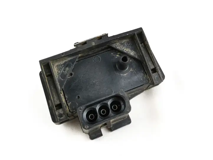 Opel Astra G (1998 - 2004) 90225716 Датчик давления воздуха впуска — фото 3