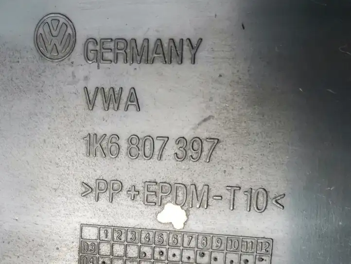 Volkswagen Golf V (2003 - 2009) 1k6807397 Заглушка буксировочной петли бампера — фото 4