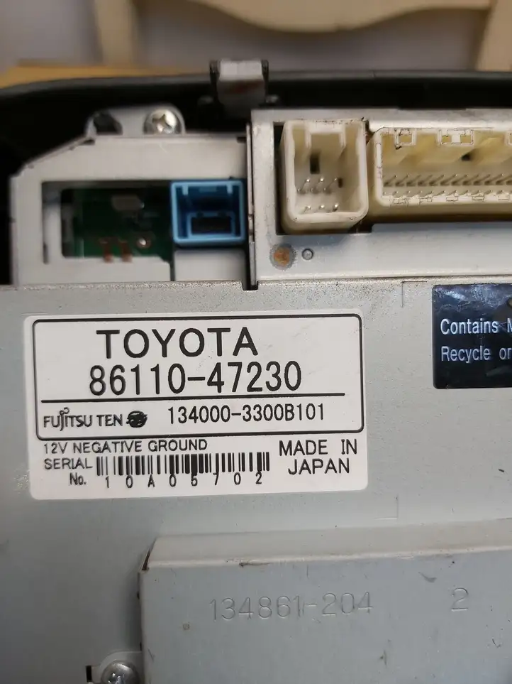 Toyota Prius (XW20) (2003 - 2009) 8611047230 Дисплей — фото 3