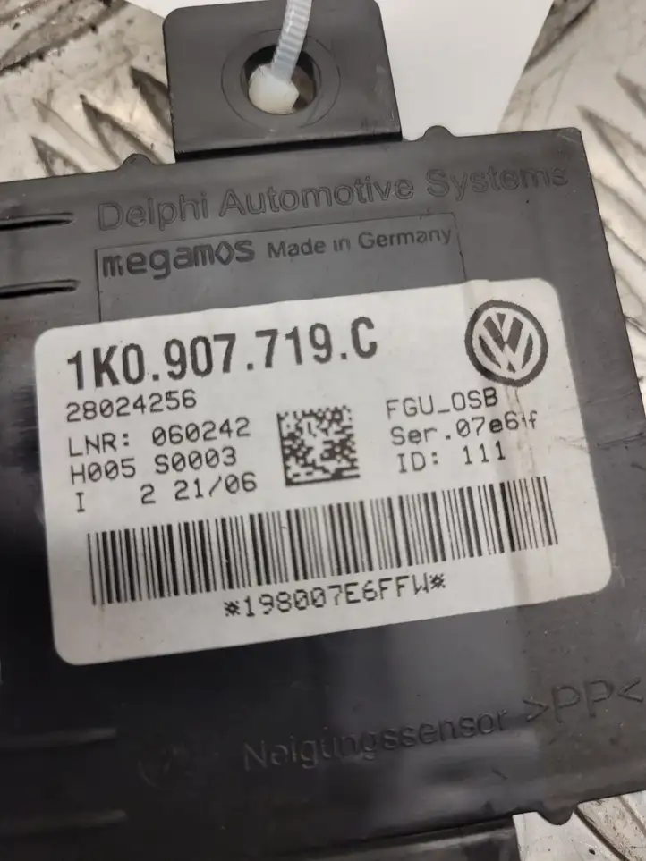 Audi A3/S3 8P (2004 - 2008) 1K0907719C Блок управления сигнализацией — фото 2