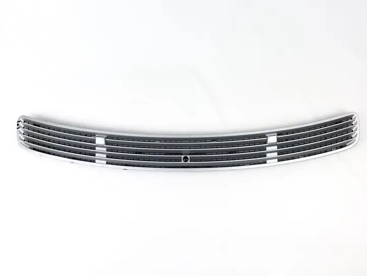 Mercedes-Benz C W203 (2000 - 2007) 2038800205 Решетка радиатора — фото 1