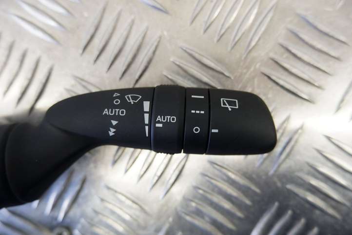 Toyota Yaris XP210 (2020 - )  8465202A50 Ручка стеклоочистителей