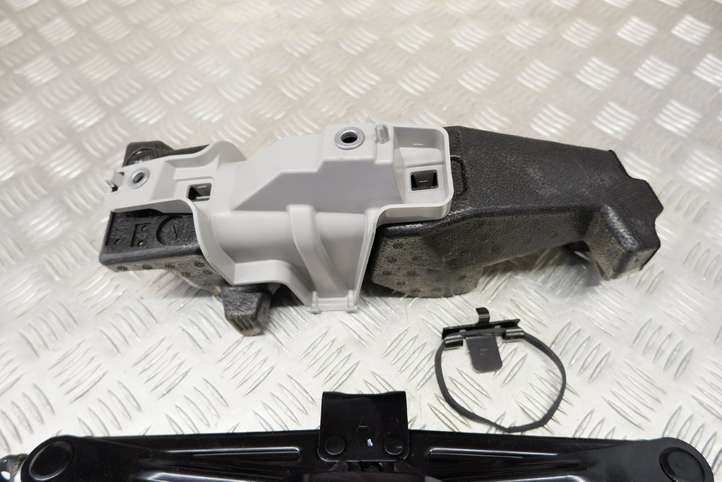 Toyota Yaris XP210 (2020 - )  09111F4010 Домкрат (данкрат)