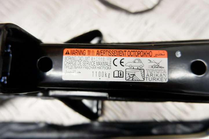 Toyota Yaris XP210 (2020 - )  09111F4010 Домкрат (данкрат)