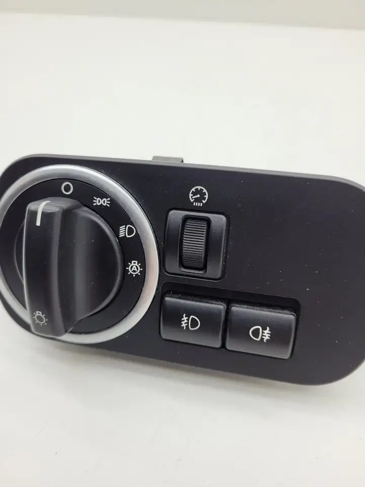 Land Rover Discovery 4 - LR4 (2009 - 2013) AH2213A024AB Включатель фонарей — фото 2